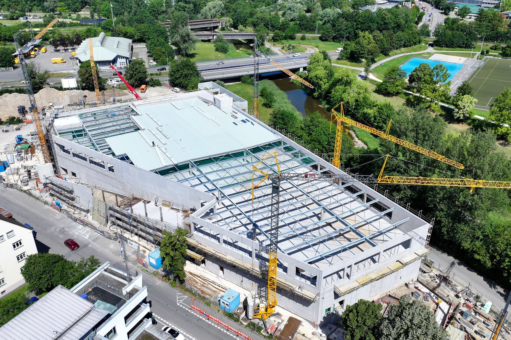 Baustelle von Decker beim Bau eines Gewerbe- oder Industriegebäudes