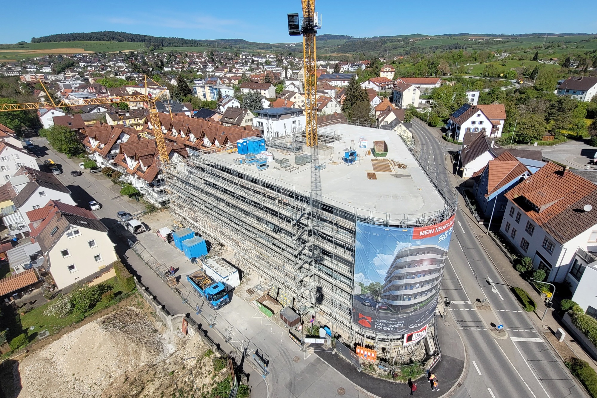 Baustelle des Bauunternehmens Decker beim Bau eines Mehrfamilienhauses